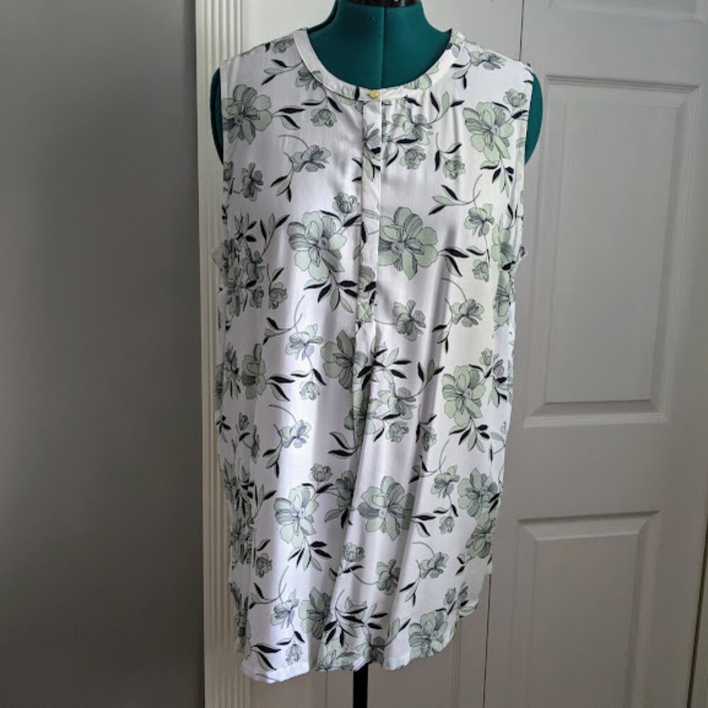 Liz Claiborne sleeveless tunic top